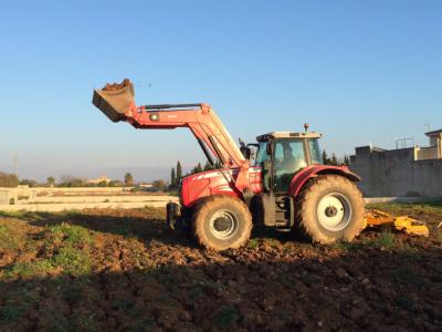 Bodenbearbeitung mit Subsoiler. Bearbeitet bis zu einer Tiefe von 80 cm