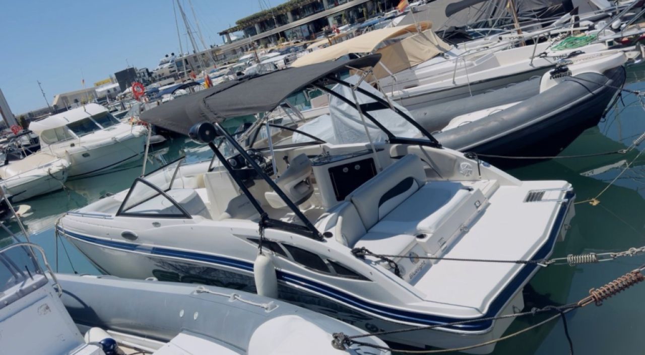 Boot Starcraft SCX 250 –Liegeplatz in Port Adriano