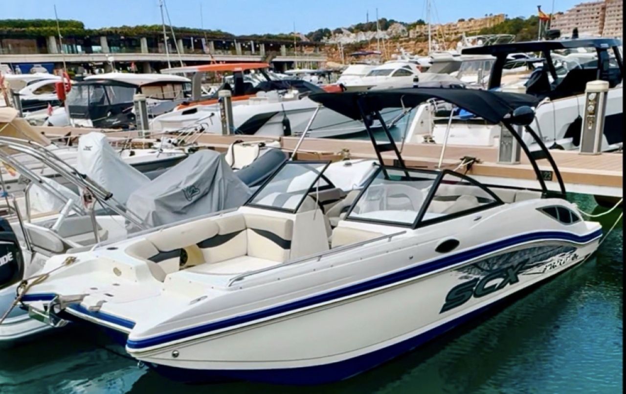 Boot Starcraft SCX 250 –Liegeplatz in Port Adriano