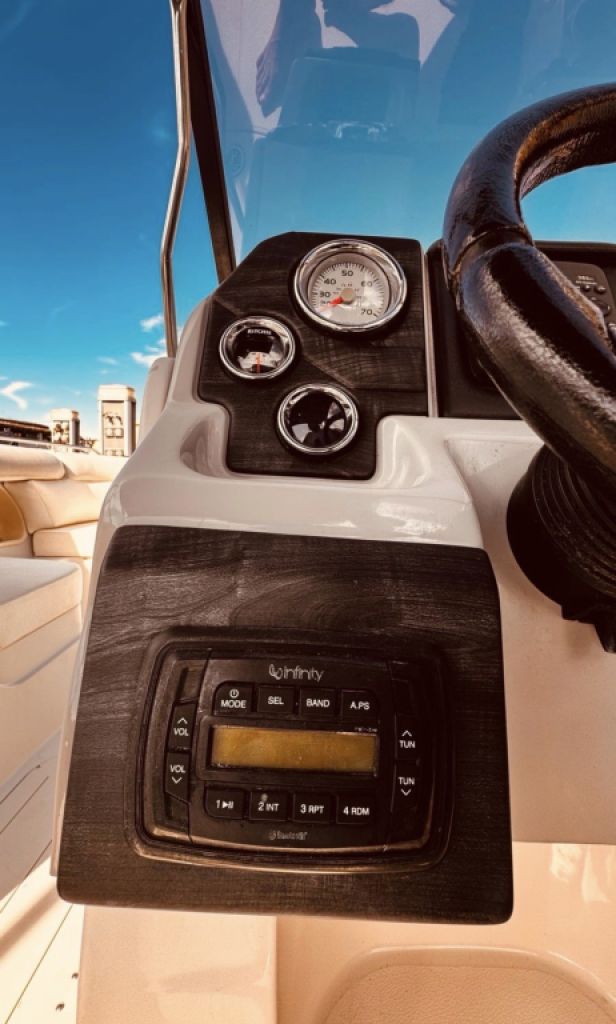 Boot Starcraft SCX 250 –Liegeplatz in Port Adriano