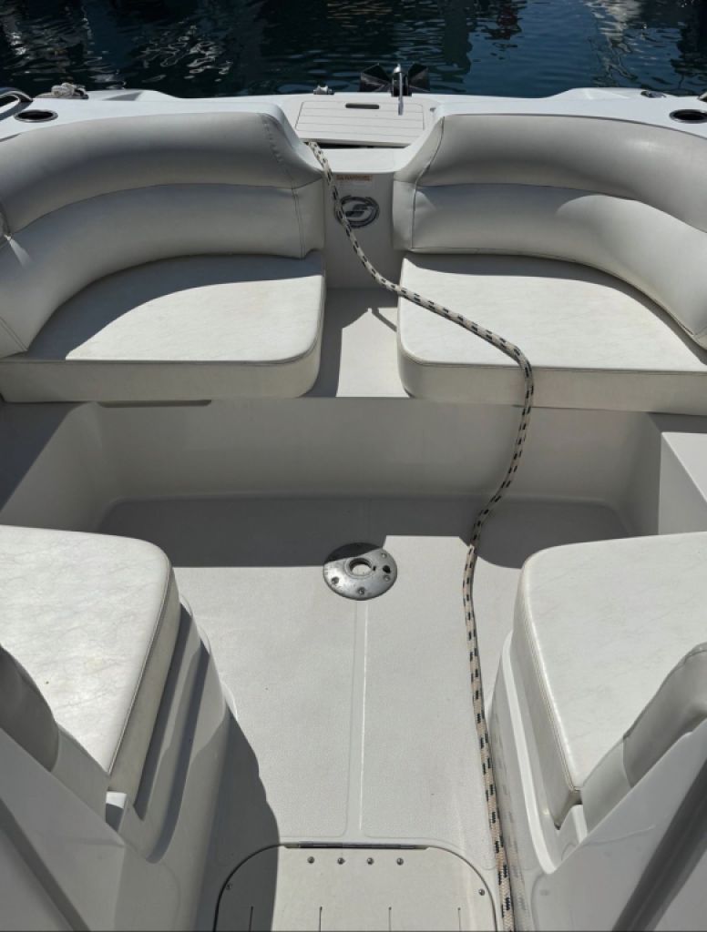 Boot Starcraft SCX 250 –Liegeplatz in Port Adriano