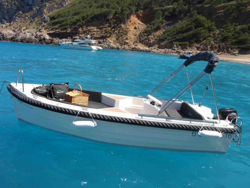Alquiler de barcos Alcudia Silver Yacht 15PS 6PAX todo incluido