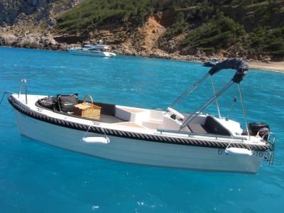 Alquiler de barcos Alcudia Silver Yacht 15PS 6PAX todo incluido