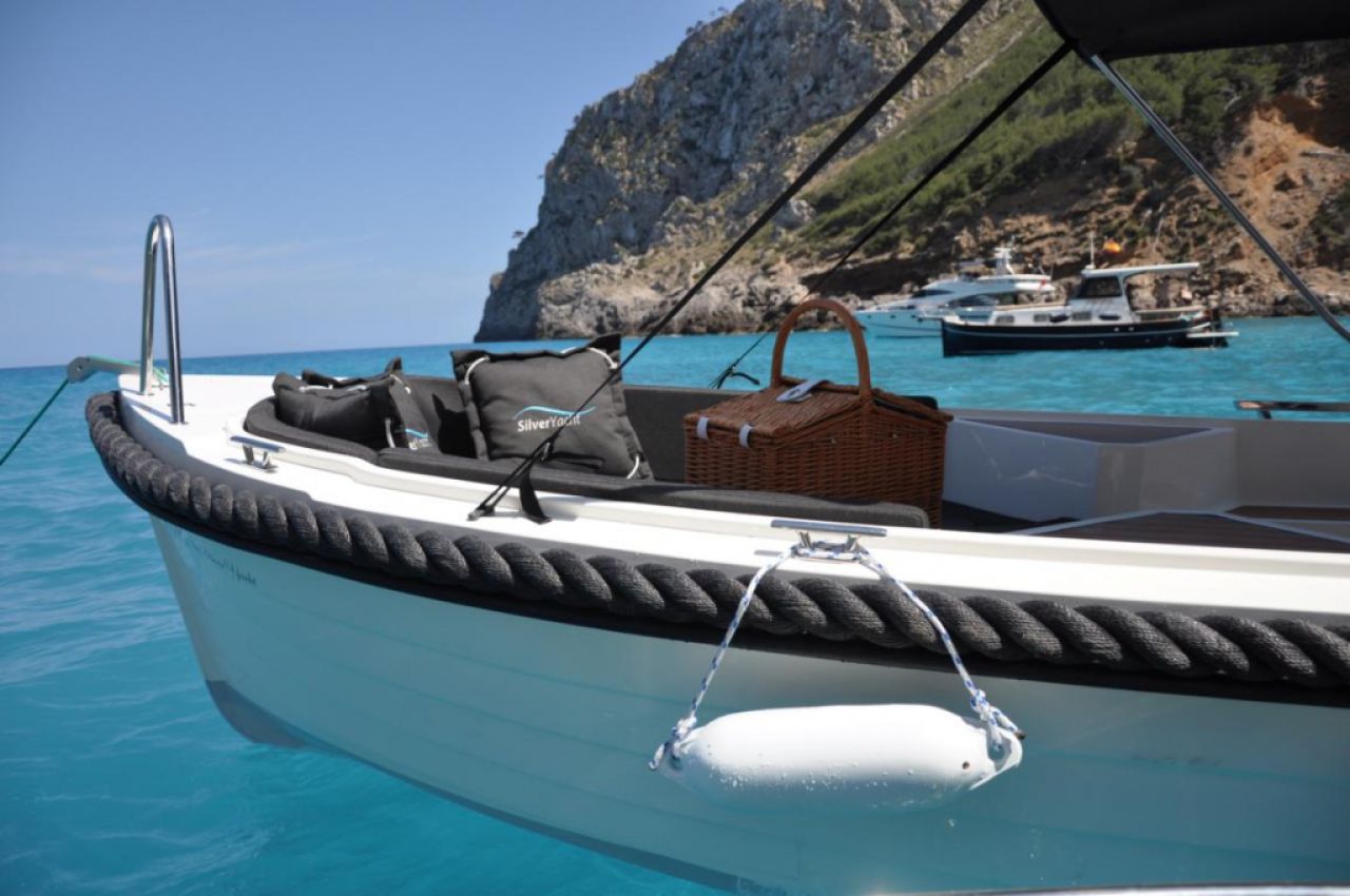 Alquiler de barcos Alcudia Silver Yacht 15PS 6PAX todo incluido
