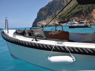 Alquiler de barcos Alcudia Silver Yacht 15PS 6PAX todo incluido