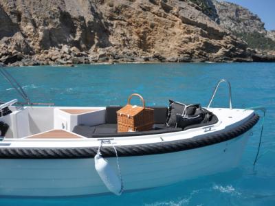 Alquiler de barcos Alcudia Silver Yacht 15PS 6PAX todo incluido
