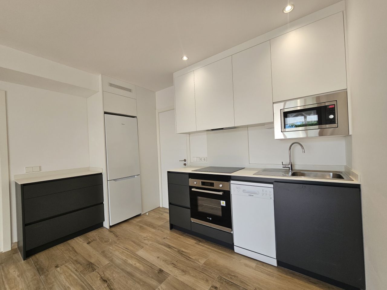 Cala Dor - Stylisches Apartment, neue Geräte, XXL Terrasse und Wintergarten, Strand fußläufig