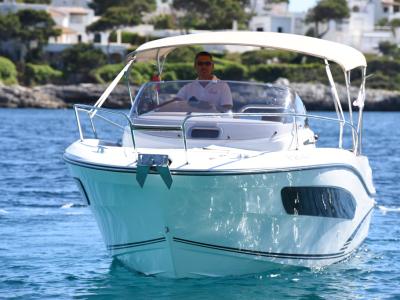 Cap Camarat 7.5 WA – Sportlich. Kompakt. Einfach perfekt für Cala d’Or!