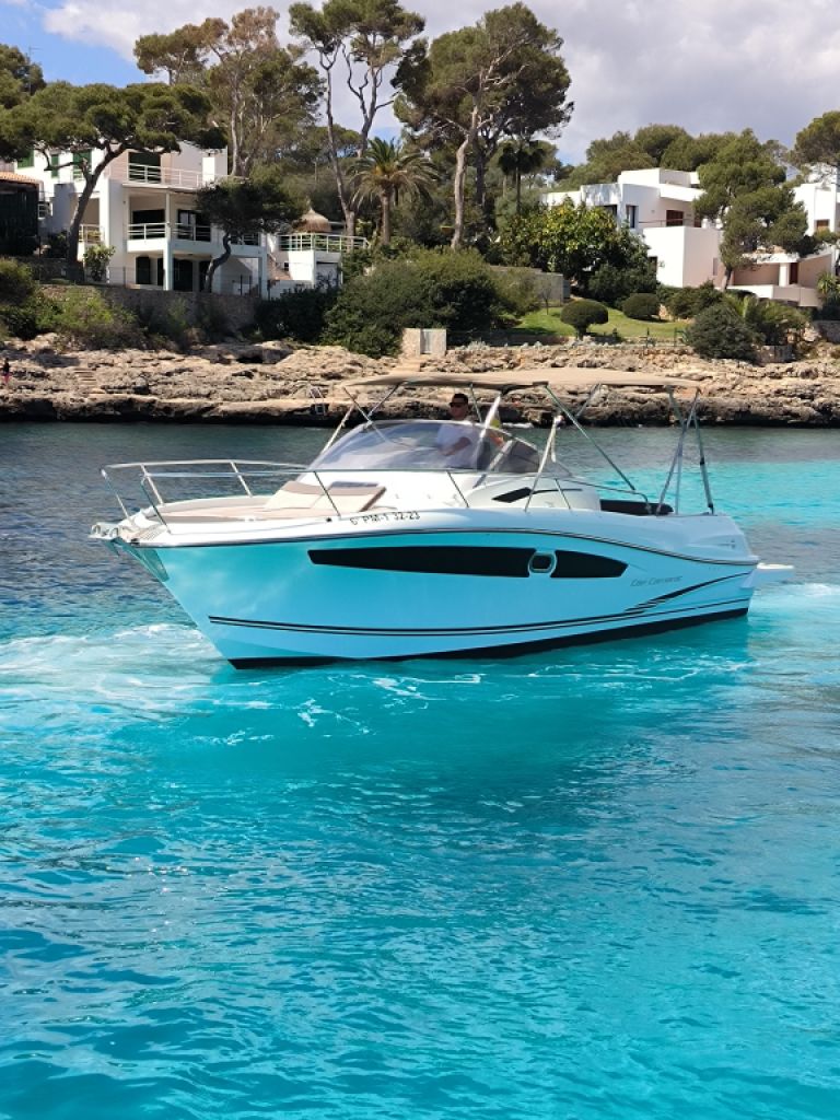 Cap Camarat 8.5 WA – Dein Charterboot in Cala d’Or
