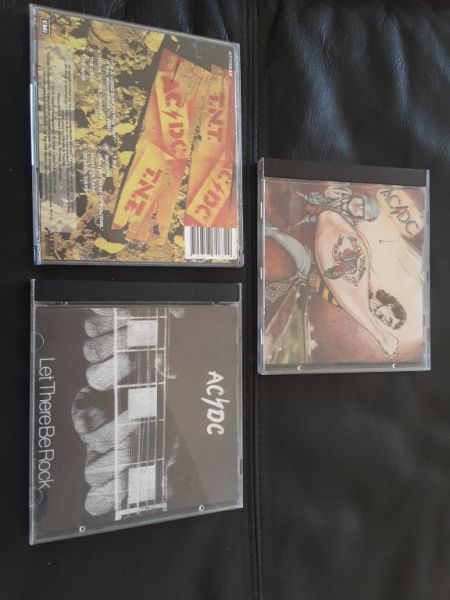 CDs de diversos intérpretes