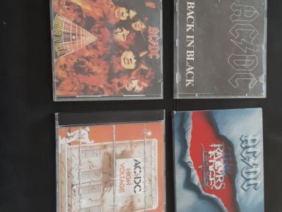 CDs de diversos intérpretes