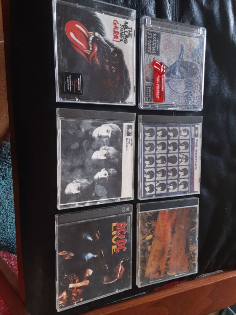 CDs de diversos intérpretes