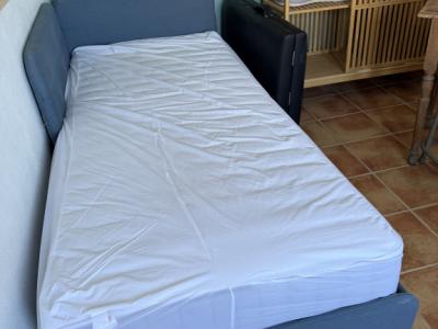 Cama chaise longue prácticamente sin usar
