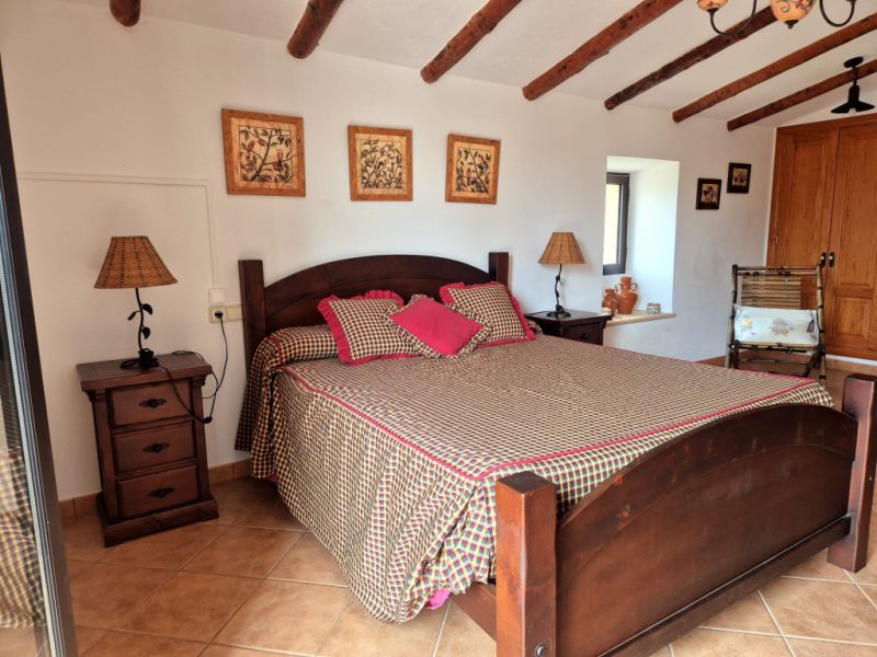 Charming Rustic House with Pool – Temporary Winter Rental