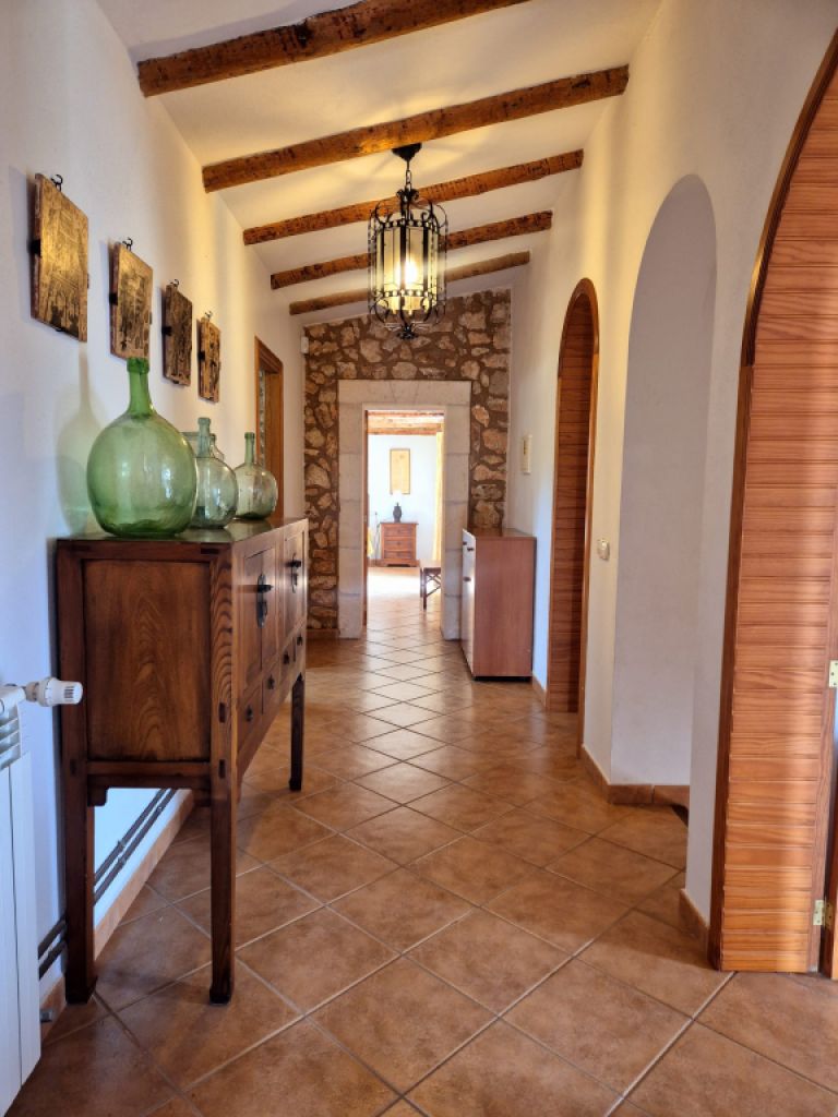 Charming Rustic House with Pool – Temporary Winter Rental