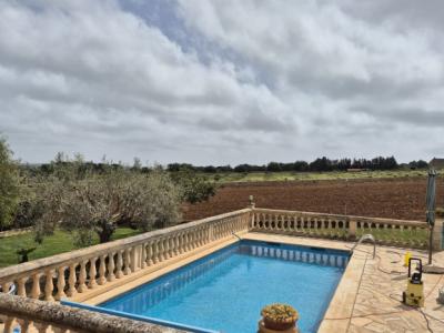 Charming Rustic House with Pool – Temporary Winter Rental