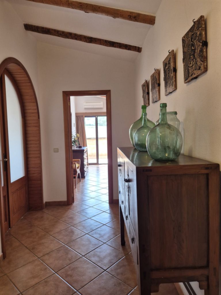 Charming Rustic House with Pool – Temporary Winter Rental