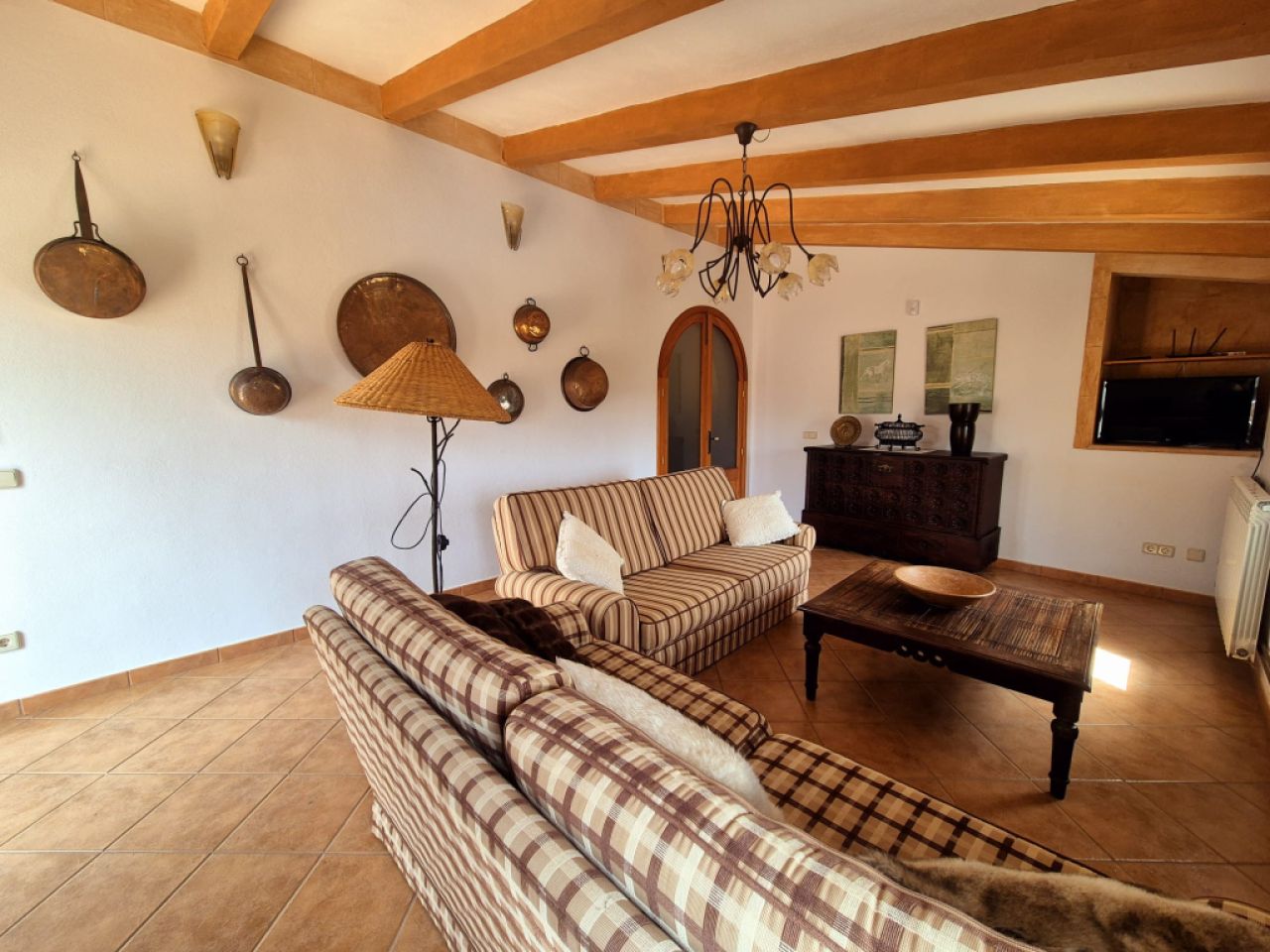 Charming Rustic House with Pool – Temporary Winter Rental