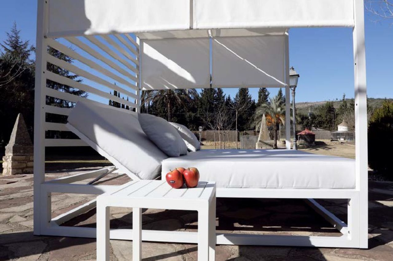 Chill Daybed (NEU), Ausstellungsmodell 195x195x195cm