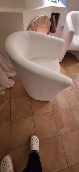 Butacas tipo cóctel blancas de polipiel