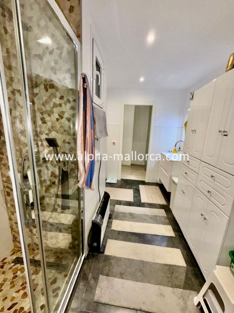 COSTA DE LA CALMA: Komplett sanierte ERDGESCHOSS-WOHNUNG mit 1 SZ in ruhiger Hausgemeinschaft