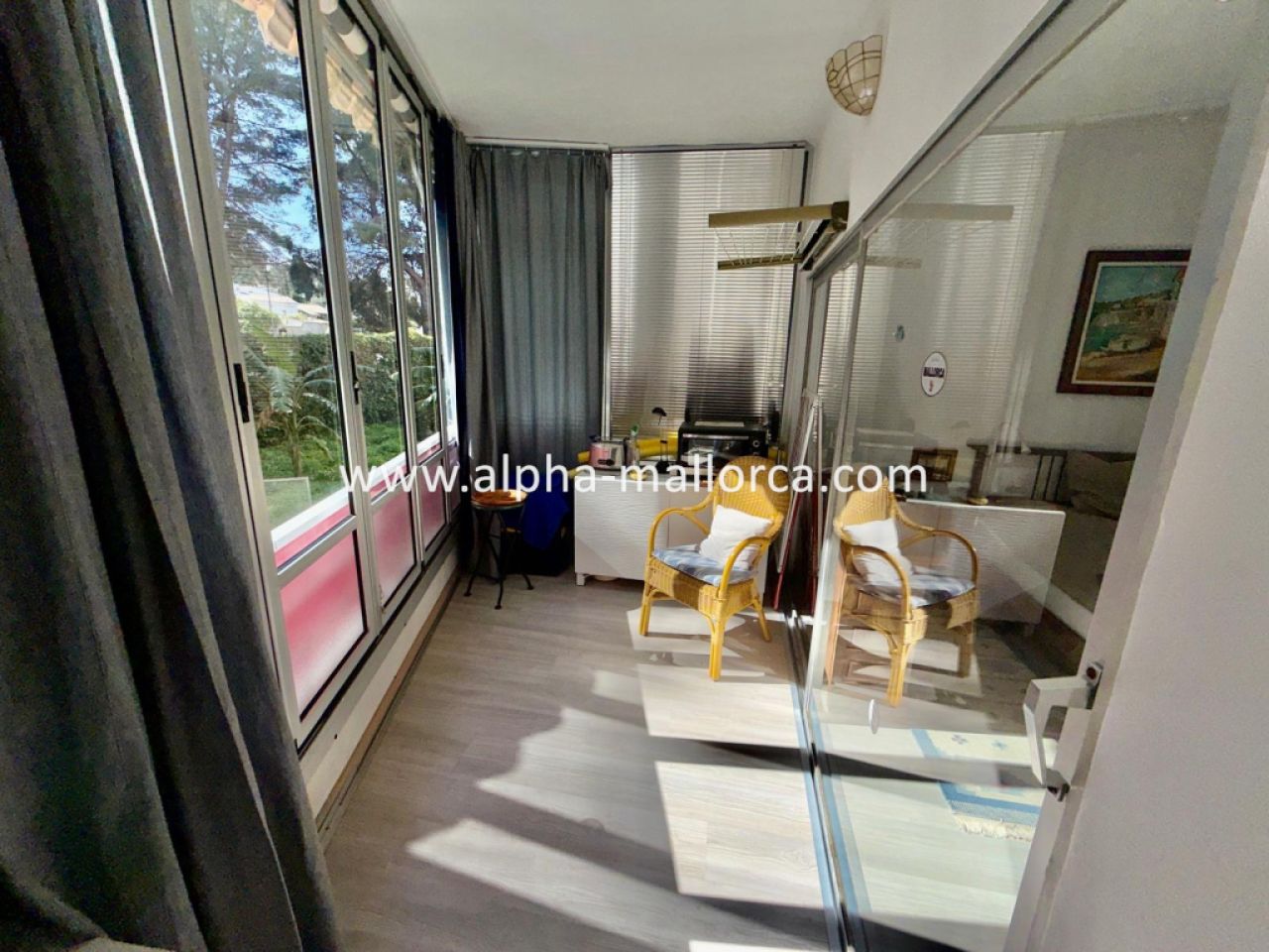 COSTA DE LA CALMA: Komplett sanierte ERDGESCHOSS-WOHNUNG mit 1 SZ in ruhiger Hausgemeinschaft