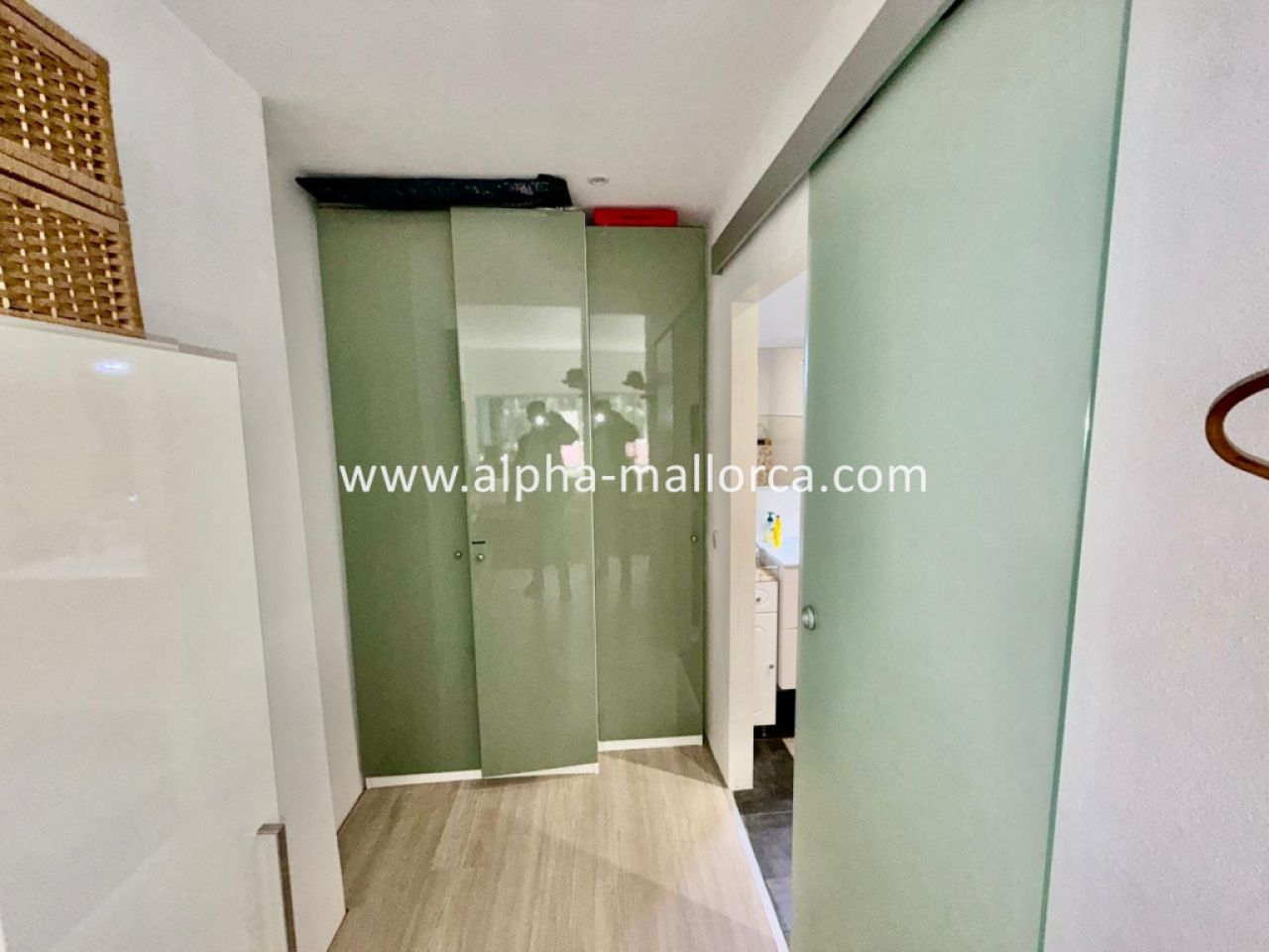 COSTA DE LA CALMA: Komplett sanierte ERDGESCHOSS-WOHNUNG mit 1 SZ in ruhiger Hausgemeinschaft