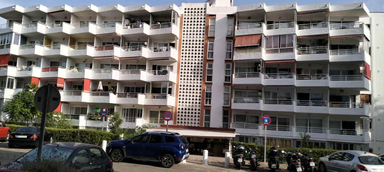 COSTA DE LA CALMA (SANTA PONSA): Renovierungsbedürftiges Studio fussläufig zum Strand