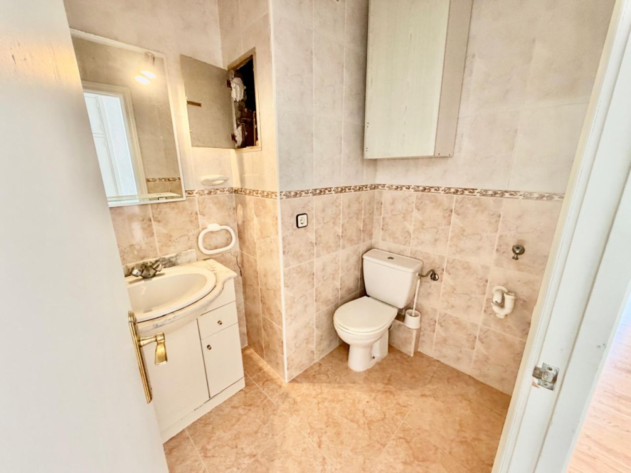 COSTA DE LA CALMA (SANTA PONSA): Renovierungsbedürftiges Studio fussläufig zum Strand