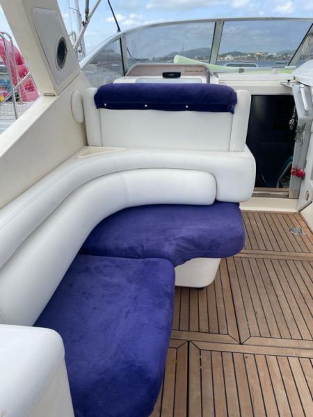 Cranchi Mediterranee yate a motor de 12 metros con camarote 2 Volvo Diesel