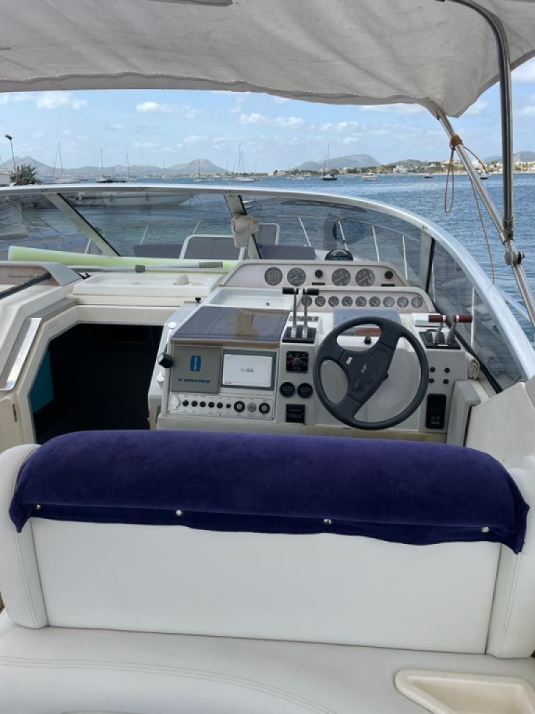 Cranchi Mediterranee yate a motor de 12 metros con camarote 2 Volvo Diesel