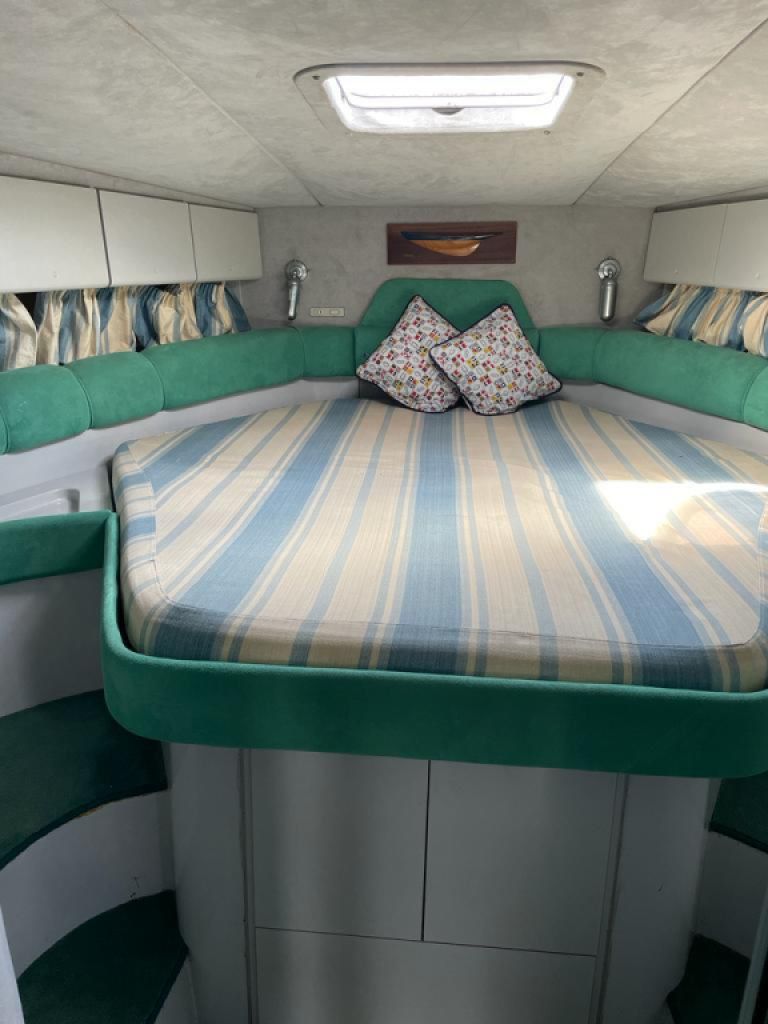 Cranchi Mediterranee yate a motor de 12 metros con camarote 2 Volvo Diesel