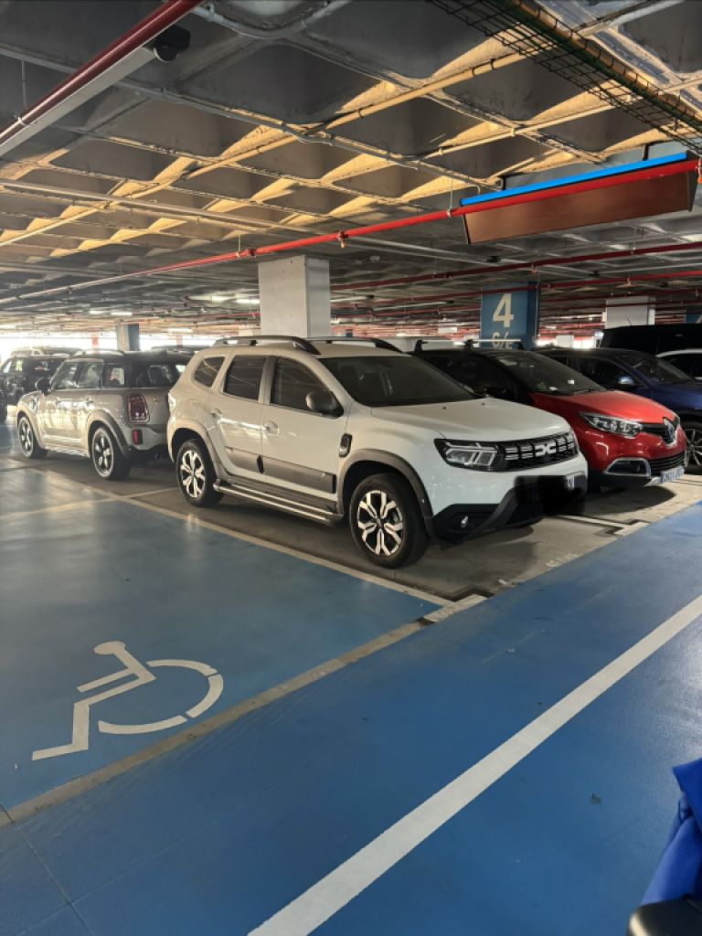 Dacia Duster nur 8000 KM, neuwertig, Standort Mallorca