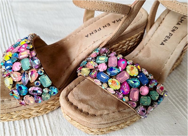 Damen-Keilsandaletten, mit Strasssteinen verziert, Größe 38, Marke Alma en Pena