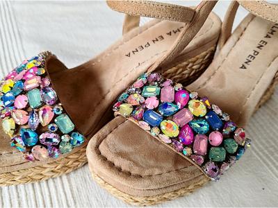 Damen-Keilsandaletten, mit Strasssteinen verziert, Größe 38, Marke Alma en Pena