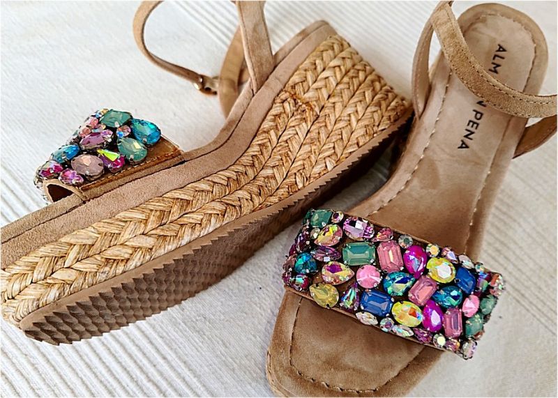 Damen-Keilsandaletten, mit Strasssteinen verziert, Größe 38, Marke Alma en Pena