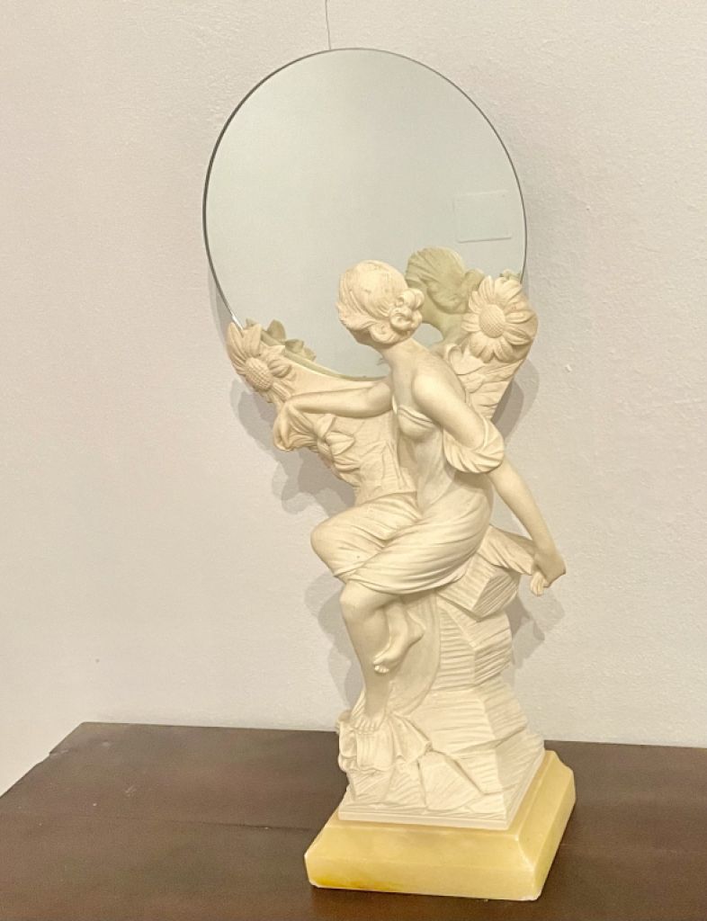 Figura decorativa estilo modernista mármol/ porcelana