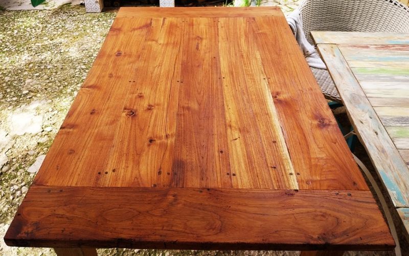 Mesa decorativa de estilo rústico