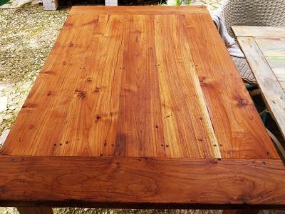 Mesa decorativa de estilo rústico