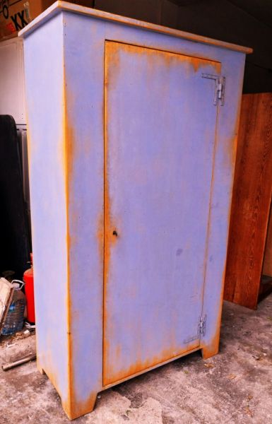 Armario decorativo de madera maciza