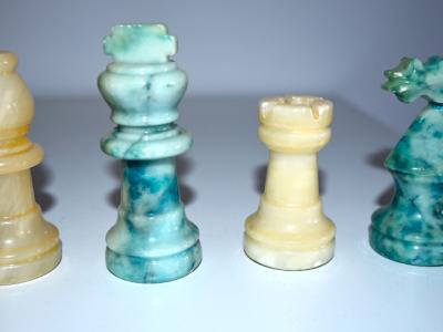 Juego de ajedrez decorativo de alabastro italiano