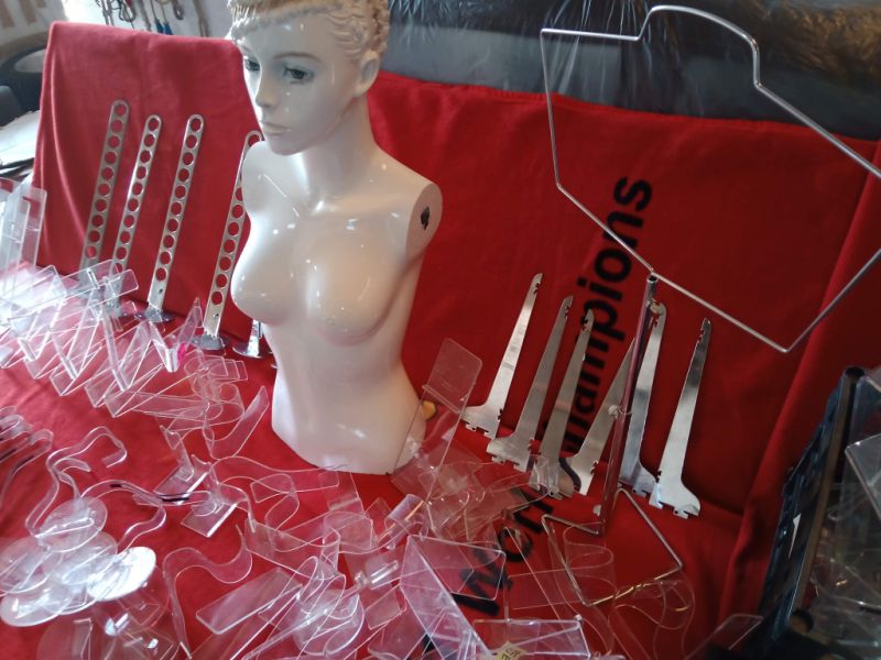 Designer Ladenausstattung Schuhgeschäft Boutique Edelstahl Regale und Zubehör ideale Existenz