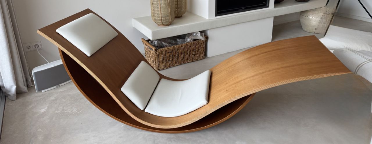 Tumbona de diseño en madera maciza