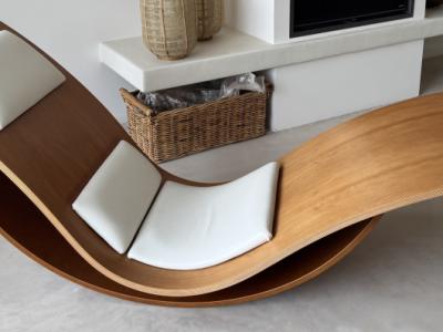 Tumbona de diseño en madera maciza