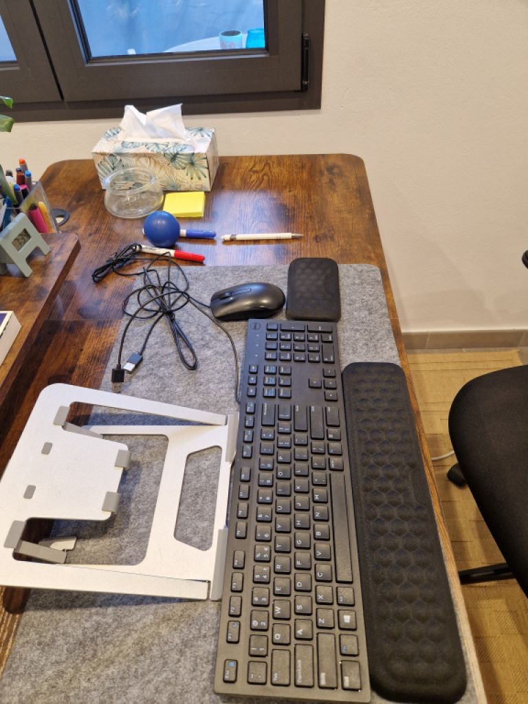 Desktop/ Bürotisch wie neu!