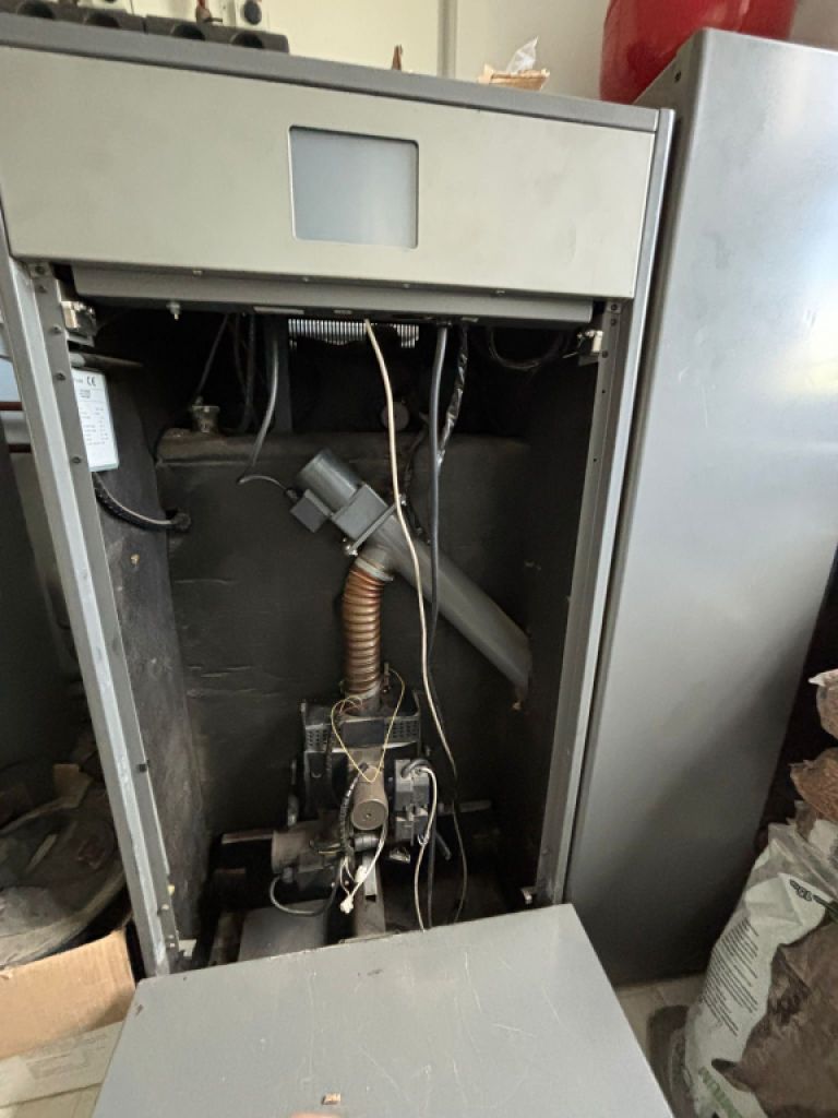 Domusa Pelletheizung + Silo mit automatischer Schneckenförderung