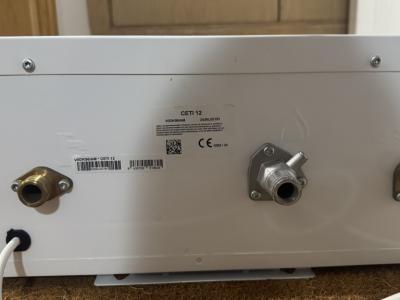 Durchlauferhitzer für Gasheizung von Cointra inkl. Abgasrohr