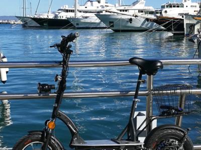 E-scooter "Revoluzzer 2.0 plus" con batería de litio