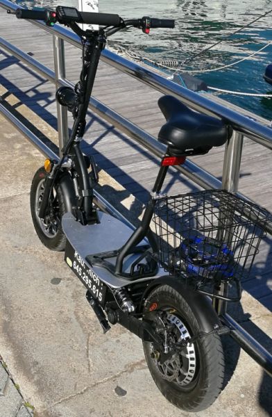 E-scooter "Revoluzzer 2.0 plus" con batería de litio