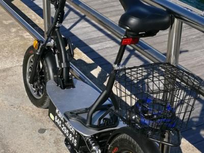 E-scooter "Revoluzzer 2.0 plus" con batería de litio
